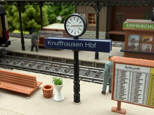 Moderne bahnhofsschilder - moderne,